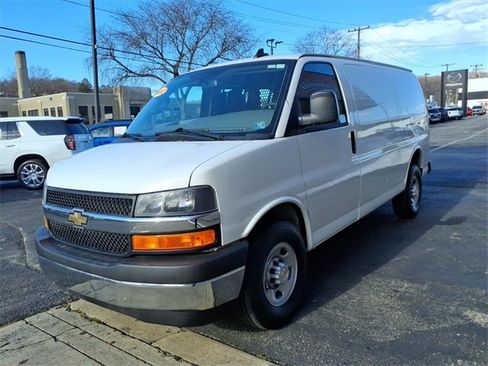Used 2022 Chevrolet Express 2500 w/ Driver Convenience Package image 8