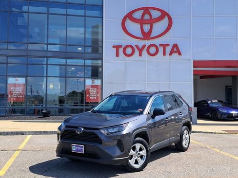 Used 2021 Toyota RAV4 LE AWD/4WD image 1