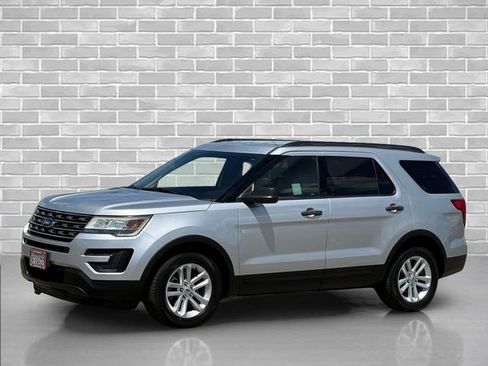 Used 2017 Ford Explorer FWD image 2