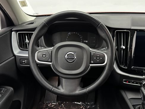 Used 2019 Volvo XC60 T6 Momentum w/ Premium Package image 25