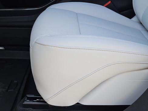 New 2026 Cadillac Lyriq Luxury w/ LPO, Floor Liner Package AWD/4WD image 17