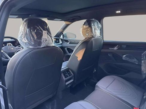 New 2025 Volkswagen Tiguan SE R-Line image 6