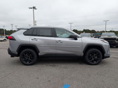 New 2025 Toyota RAV4 LE image 6