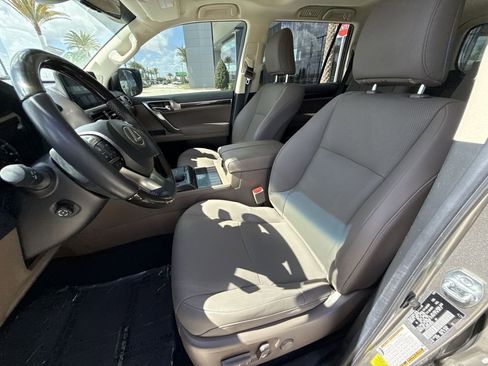 Used 2023 Lexus GX 460 Premium w/ Accessory Package image 13
