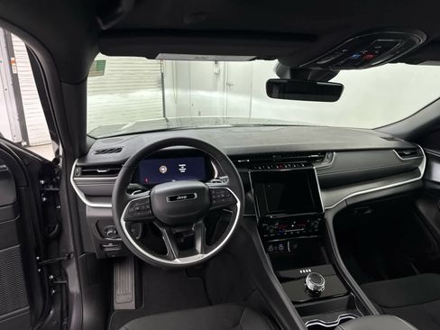 New 2025 Jeep Grand Cherokee Laredo X w/ Luxury Tech Group I image 14