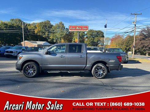 Used 2021 Nissan Titan SV w/ SV Convenience Package image 2