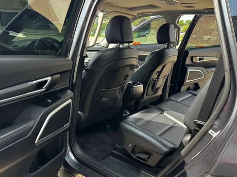 Used 2020 Kia Telluride S w/ S 8 Passenger Seating Package FWD image 21