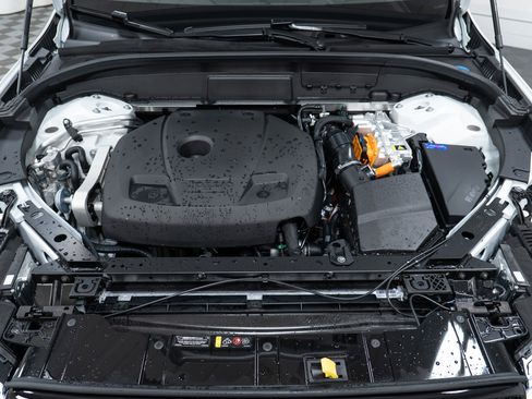 New 2026 Volvo XC60 T8 Ultra w/ Climate Package image 9