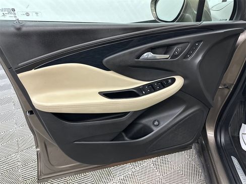 Used 2018 Buick Envision Essence image 11
