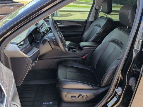 Used 2022 Jeep Grand Cherokee L Limited AWD/4WD image 9