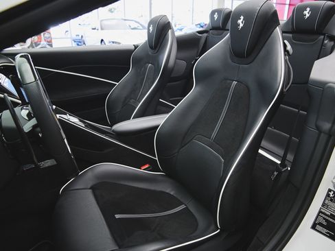 Used 2024 Ferrari Roma Spider image 10