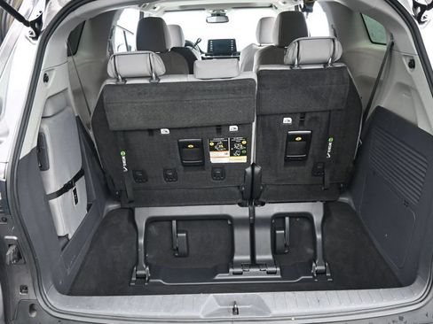 Used 2022 Toyota Sienna LE w/ LE Plus Package FWD image 22
