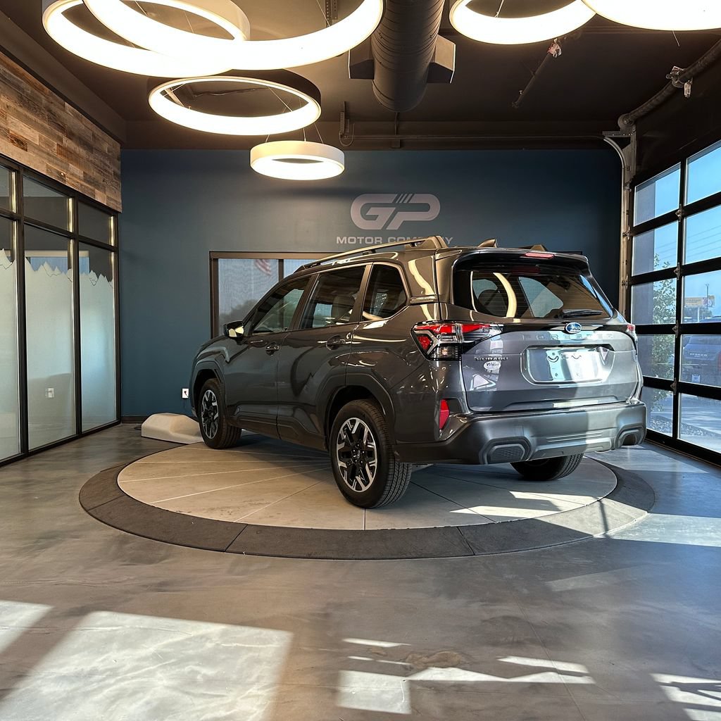 Used 2025 Subaru Forester AWD/4WD image 5