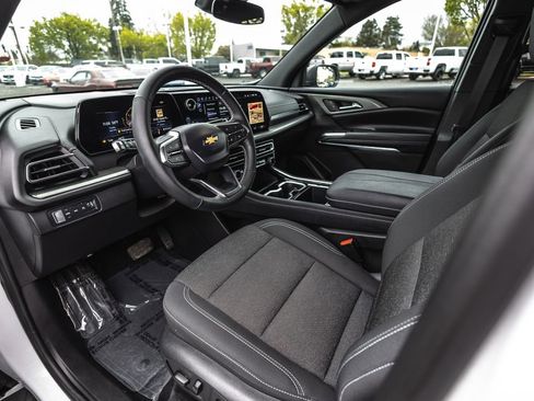 Used 2025 Chevrolet Traverse LT w/ Driver Confidence Package AWD/4WD image 21