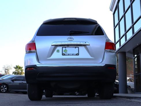 Used 2013 Toyota Highlander Plus FWD image 12