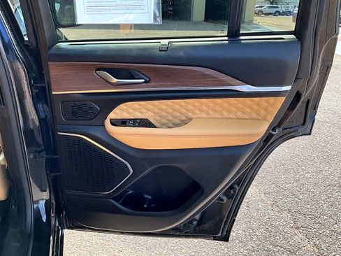 Used 2022 Jeep Grand Cherokee Summit w/ Luxury Tech Group V image 17