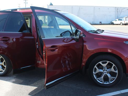 Used 2017 Subaru Forester 2.5i Touring image 12