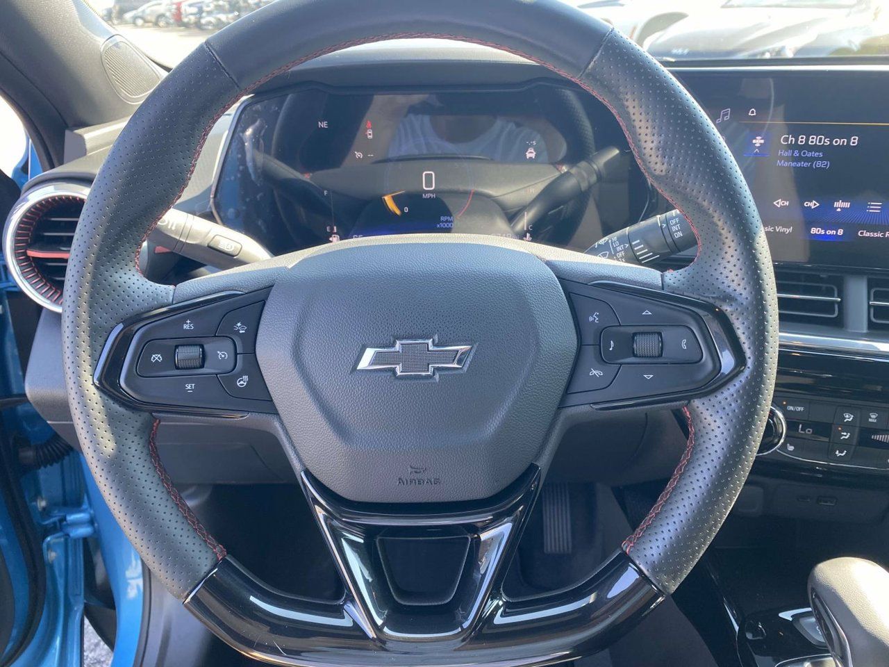 Used 2025 Chevrolet Trax RS FWD image 30