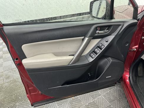 Used 2014 Subaru Forester 2.5i Touring AWD/4WD image 11