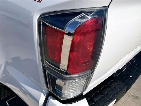 Used 2023 Toyota Tacoma TRD Off-Road w/ Technology Package AWD/4WD image 29
