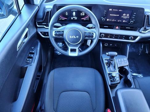 Used 2023 Kia Sportage LX image 11
