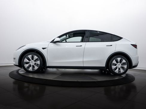 Used 2021 Tesla Model Y Long Range image 6