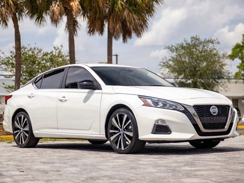 Used 2021 Nissan Altima 2.5 SR FWD image 2