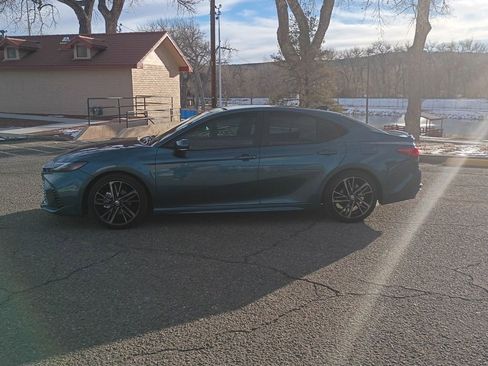 Used 2025 Toyota Camry XSE image 3