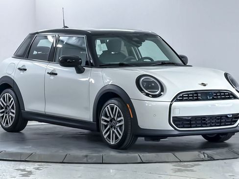 New 2026 MINI Cooper 4-Door Hardtop FWD image 9