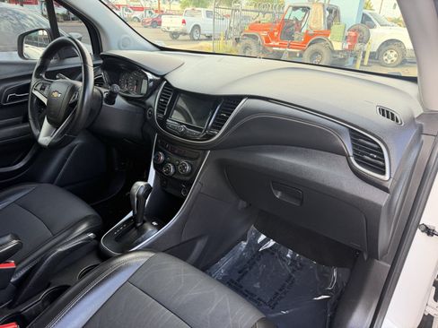 Used 2018 Chevrolet Trax LT w/ Redline Edition FWD image 13