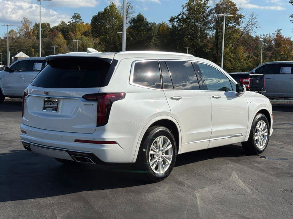 Used 2025 Cadillac XT6 Luxury FWD image 3