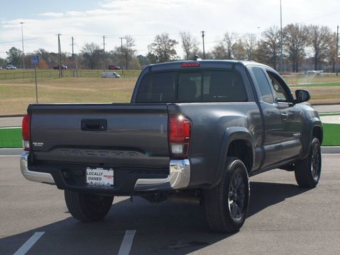 Used 2022 Toyota Tacoma SR5 w/ SR5 Appearance Package (SM) image 17