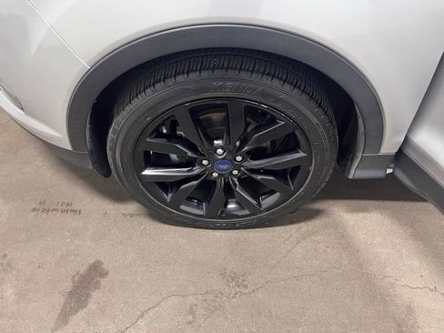 Used 2018 Ford Escape SE w/ SE Sport Appearance Package image 29