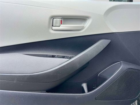 Used 2022 Toyota Corolla LE image 20