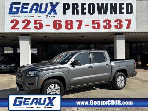 Used 2023 Nissan Frontier SV image 1