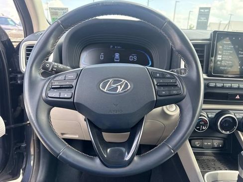 Used 2024 Hyundai Venue Limited FWD image 28