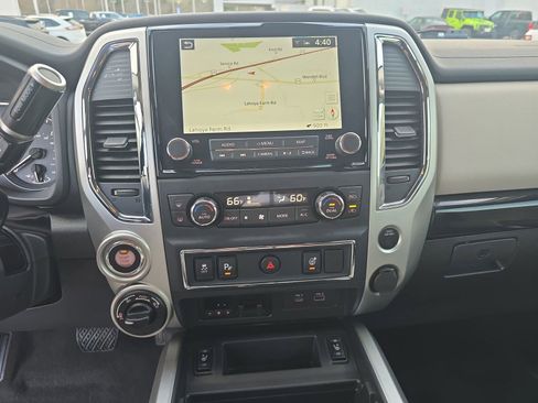 Used 2021 Nissan Titan SV w/ SV Convenience Package image 22