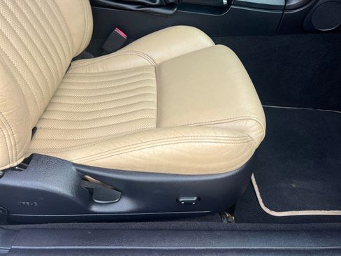 Used 2004 Ford Thunderbird image 28