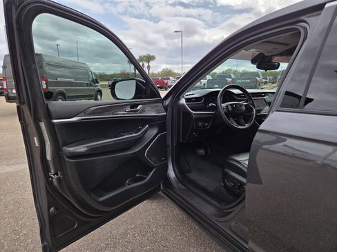 Used 2022 Jeep Grand Cherokee L Limited image 12