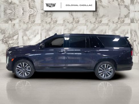 Used 2022 Cadillac Escalade ESV Sport w/ Touring Package image 3