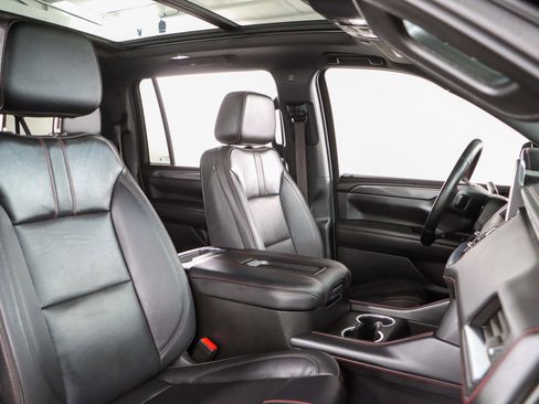 Used 2024 Chevrolet Suburban RST w/ Luxury Package AWD/4WD image 32