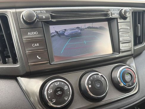 Used 2015 Toyota RAV4 LE FWD image 14