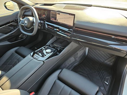 Certified 2025 BMW 530i xDrive 530i xDrive w/ Premium Package image 15