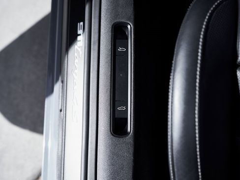 Used 2024 Porsche 911 Targa 4S w/ Premium Package image 31