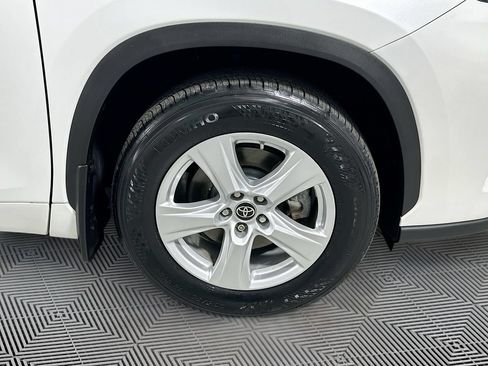 Used 2023 Toyota Highlander L AWD/4WD image 23