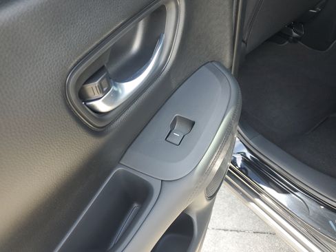 Used 2023 Honda HR-V LX image 15