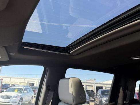 Used 2022 GMC Sierra 1500 SLT w/ SLT Premium Plus Package image 18