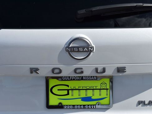 Used 2025 Nissan Rogue Platinum w/ Platinum Premium Package FWD image 8