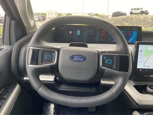 Used 2025 Ford Expedition Active AWD/4WD image 26