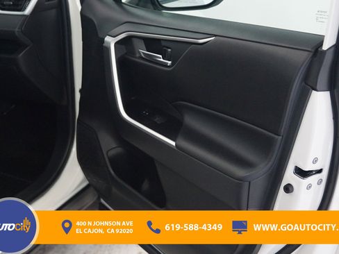 Used 2022 Toyota RAV4 XLE Premium image 17